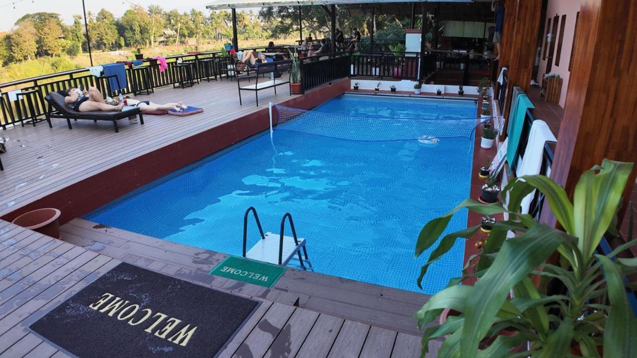 Funny Riverside Backpackers 루앙프라방 외부 사진