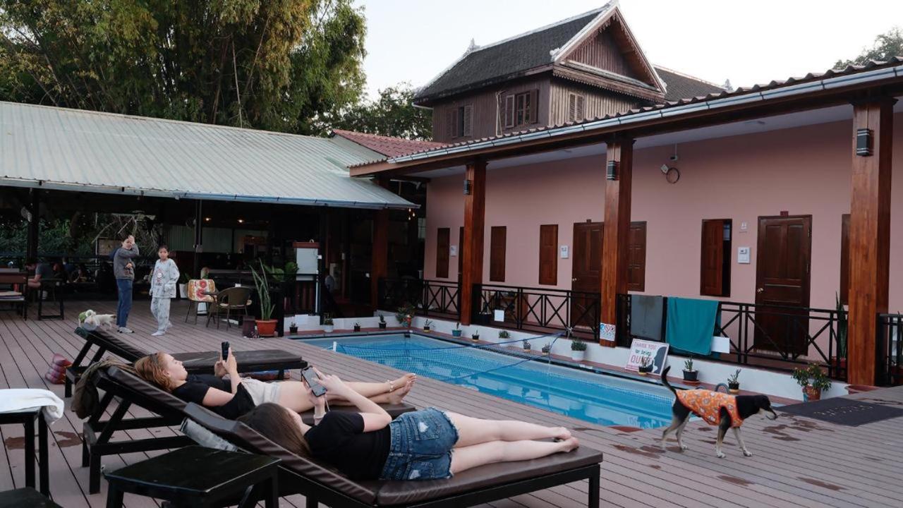 Funny Riverside Backpackers 루앙프라방 외부 사진