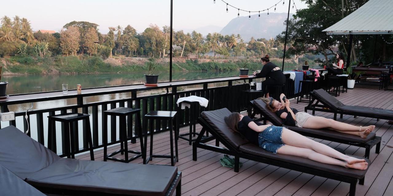 Funny Riverside Backpackers 루앙프라방 외부 사진
