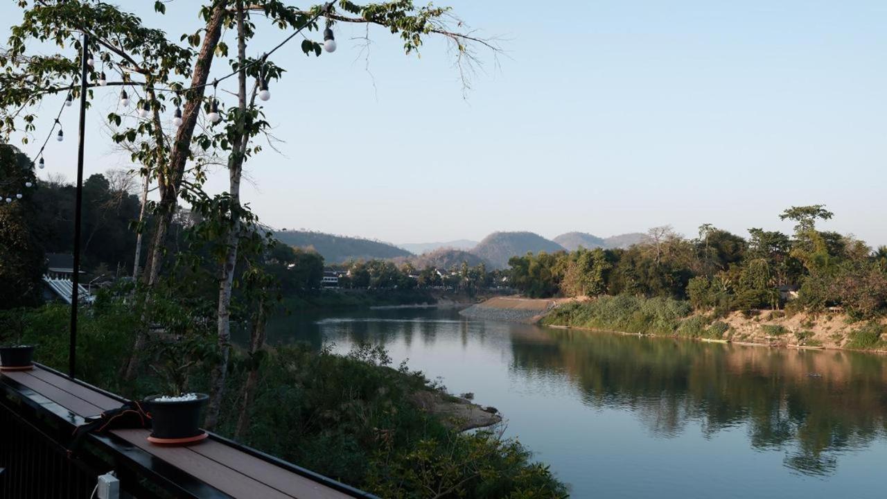 Funny Riverside Backpackers 루앙프라방 외부 사진