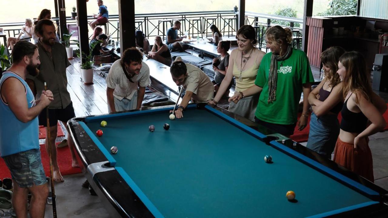 Funny Riverside Backpackers 루앙프라방 외부 사진