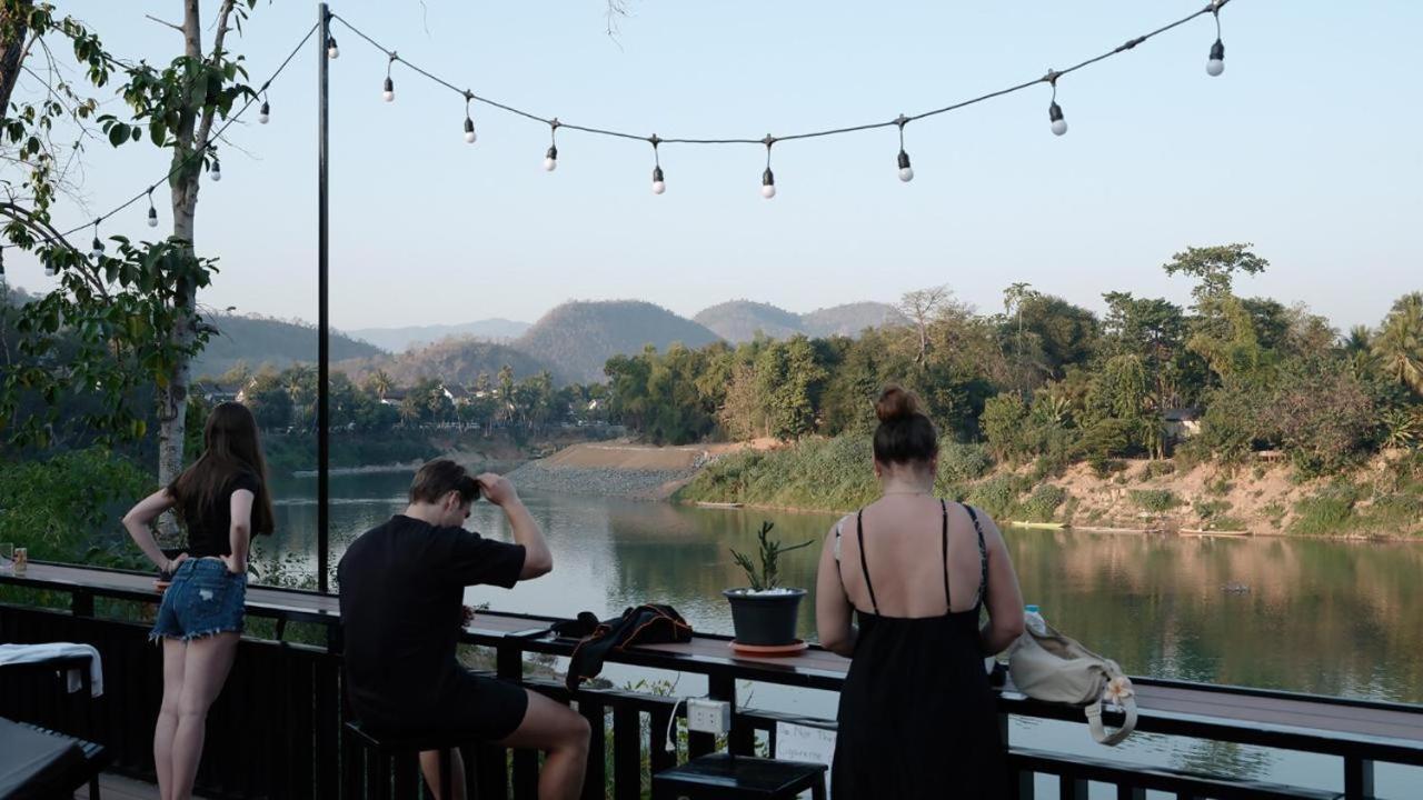 Funny Riverside Backpackers 루앙프라방 외부 사진